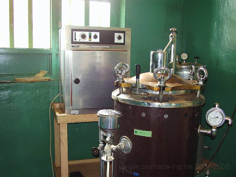 0114 Sterilisatie hospitaal Drodro.JPG